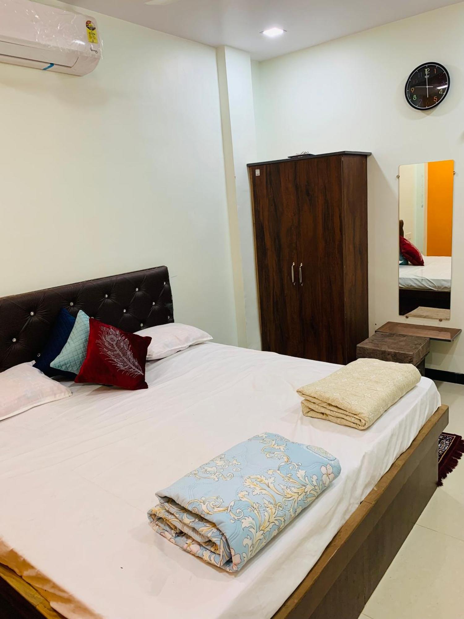 Manjushree Guest House อุจเจน ภายนอก รูปภาพ