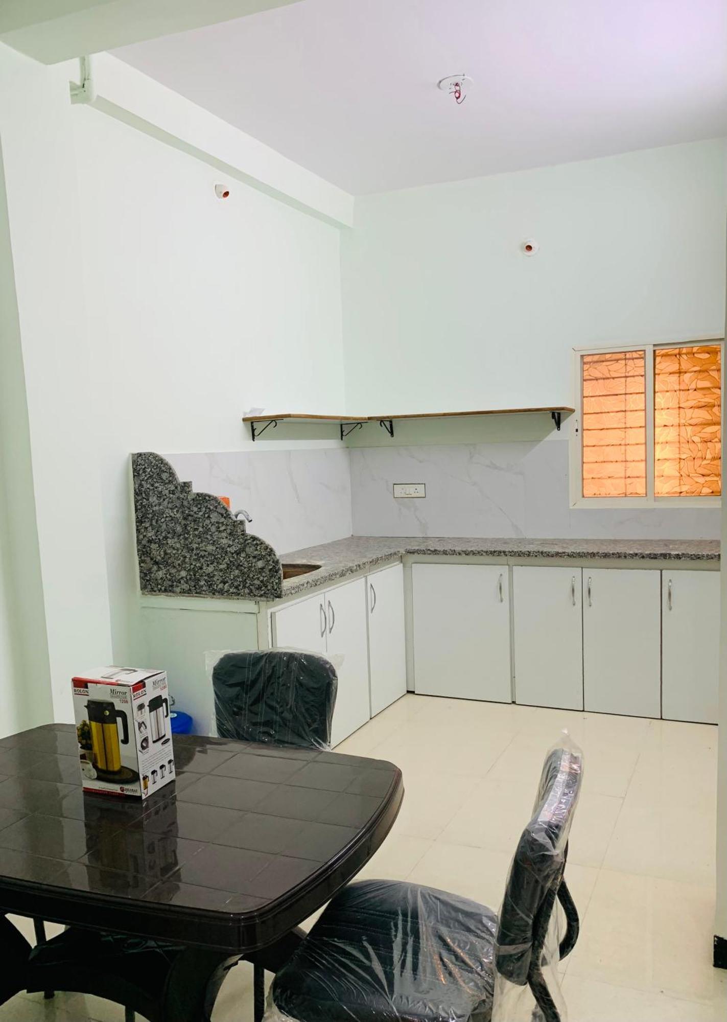 Manjushree Guest House อุจเจน ภายนอก รูปภาพ